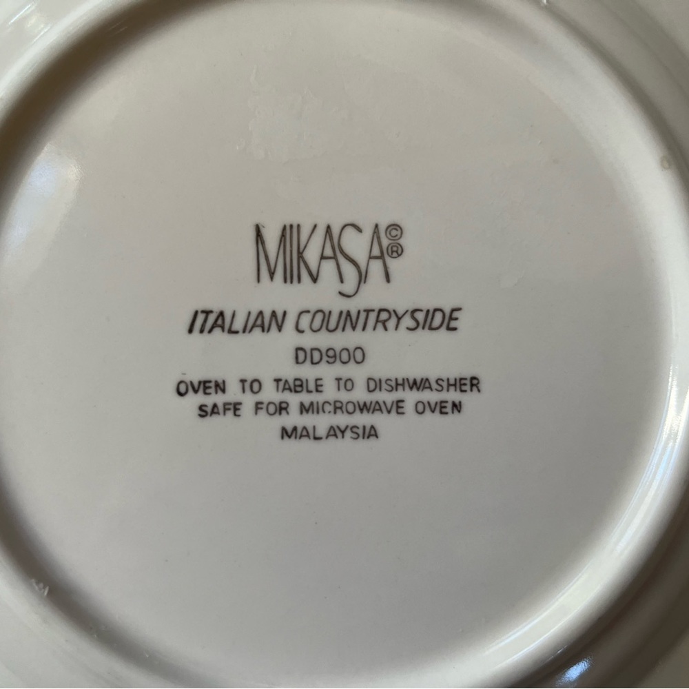 Mikasa ITALIAN COUNTRYSIDE Salad Plates Cream Ribbed Scrolls Stoneware -Set 2 - Picture 3 of 3